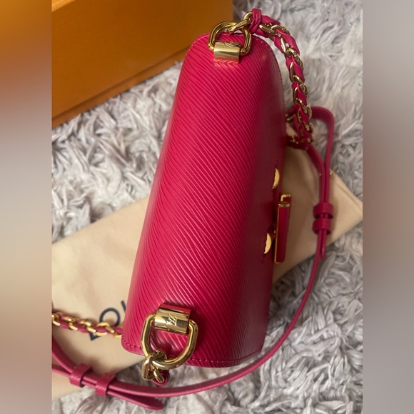 Louis Vuitton Epi Twist Shoulder Bag PM - Picture 6 of 15